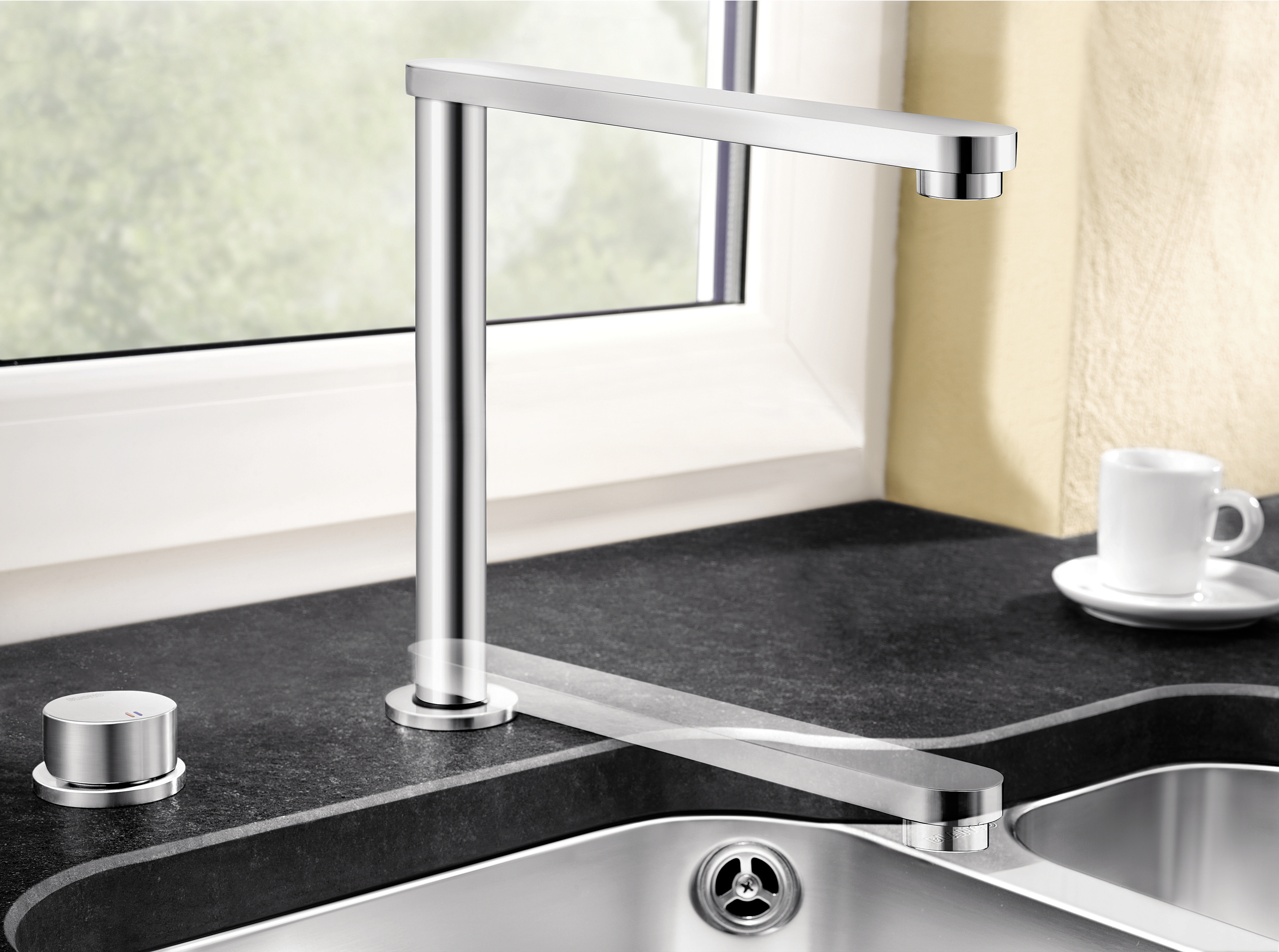 Stylish and practical: retractable taps give you space in an instant.