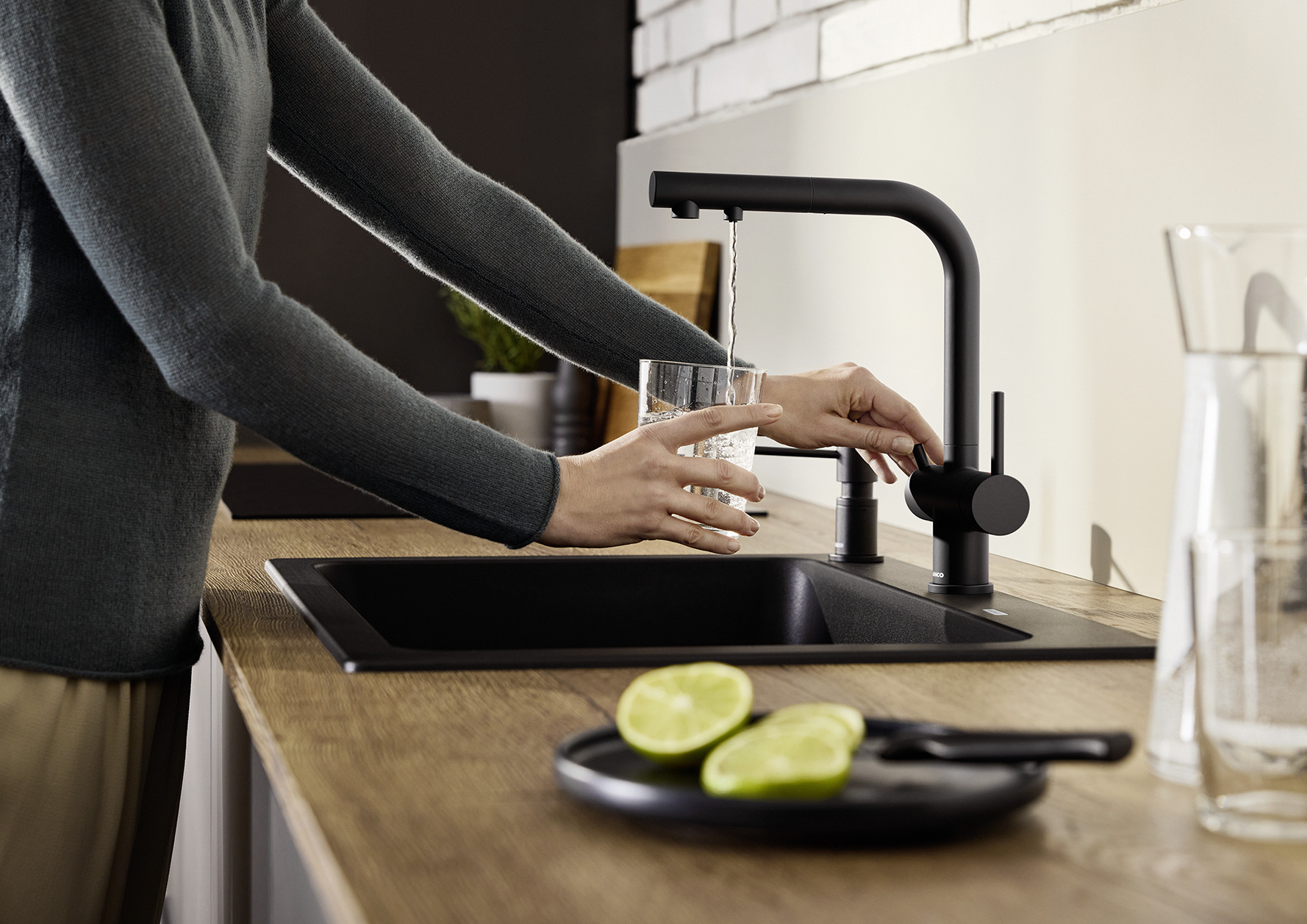 The Adon Silgranit sink, which features a high drainer edge, is good for protecting kitchen worktops