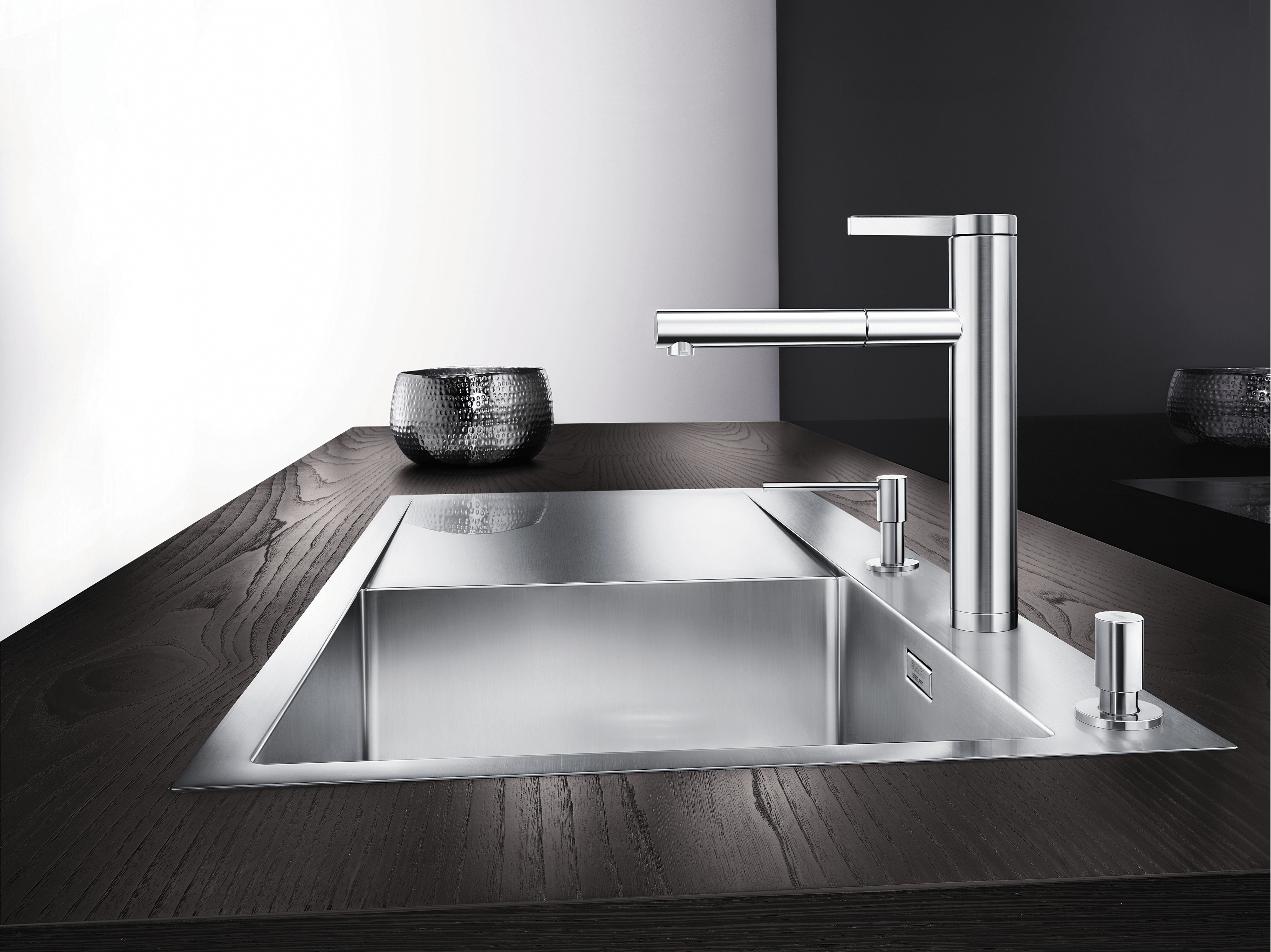 LINEE kitchen mixer taps look clean and elegant on all high-quality sinks