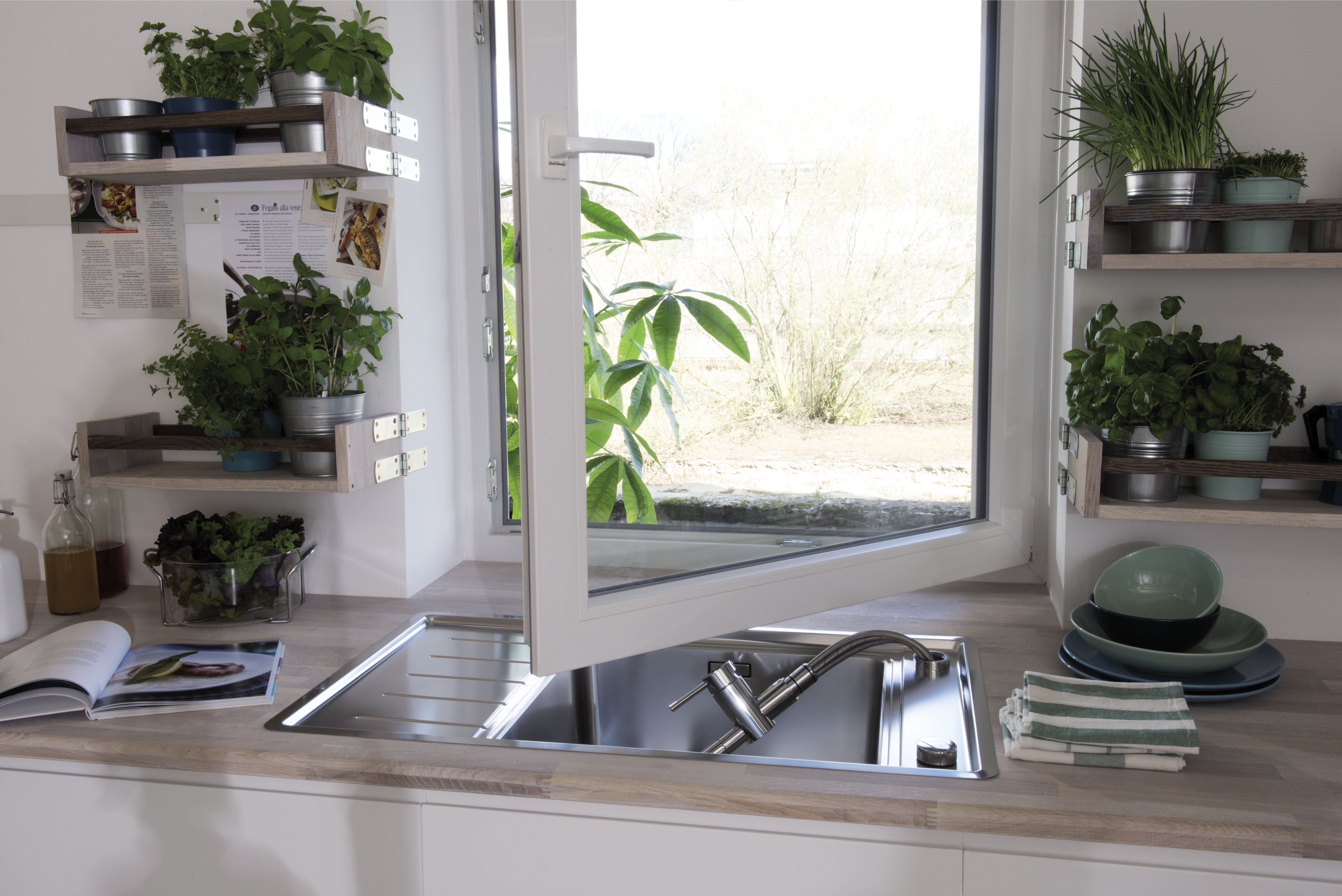 Window-facing BLANCO mixer taps make it easier to open your windows.