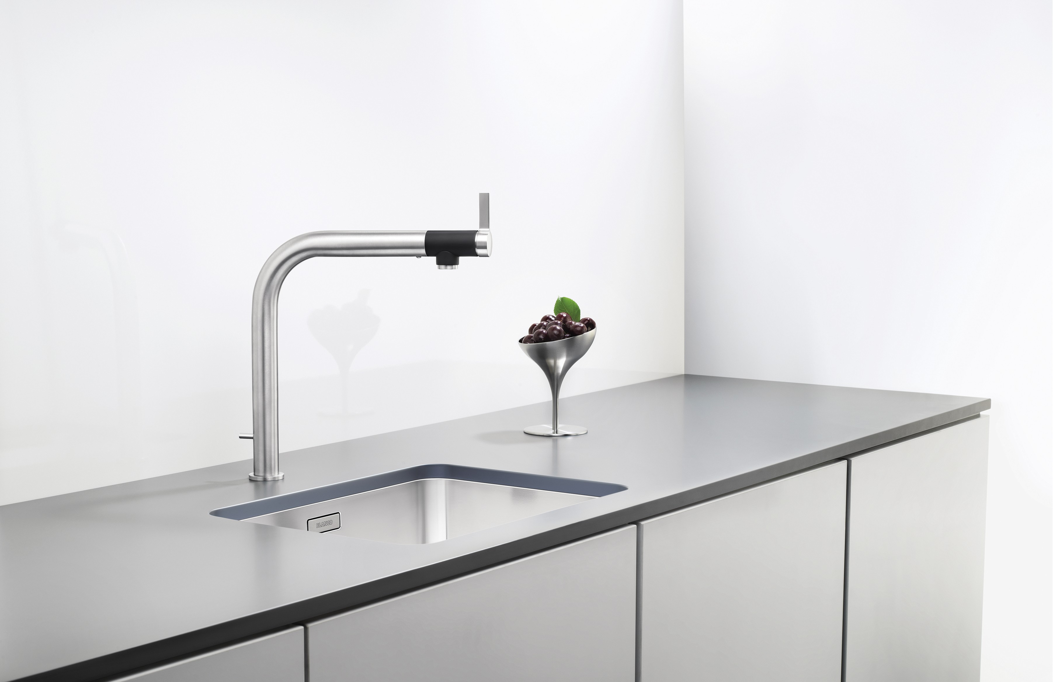 VONDA draws the eye with its beautiful details, and on second glance reveals itself to be a highly functional mixer tap, too