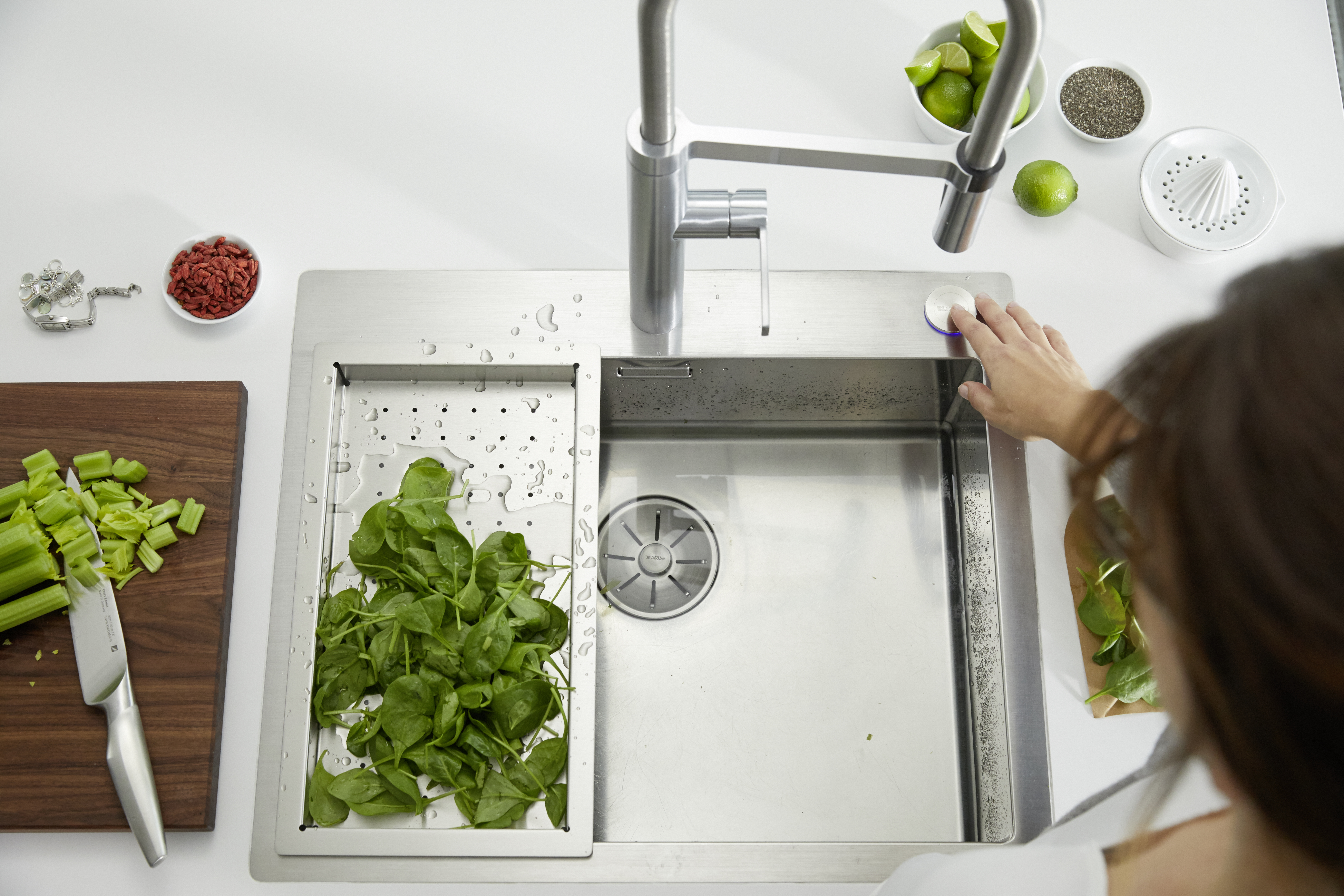 The stainless steel bowl works flexibly with the look of your sink unit