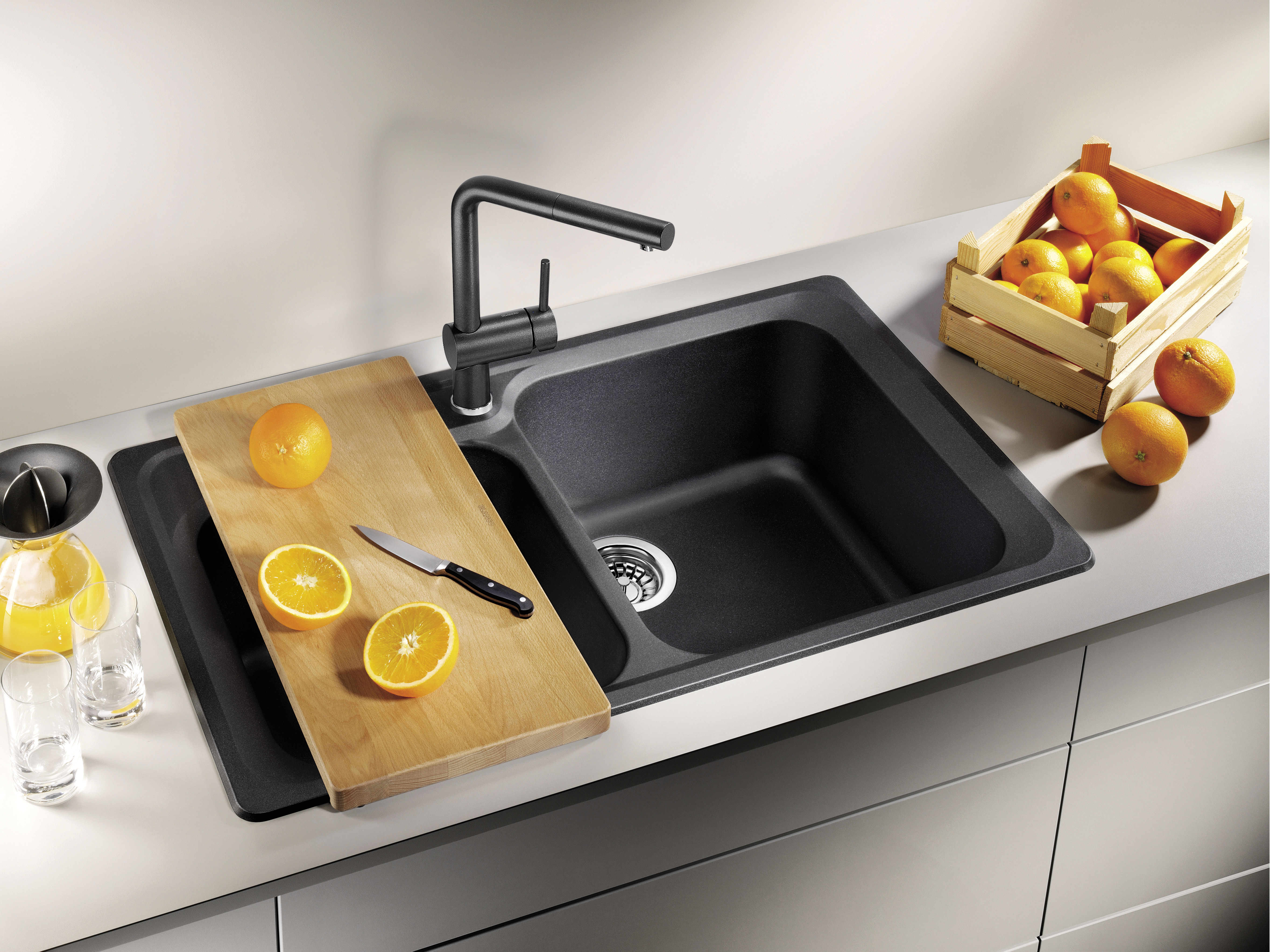Caption: Stylish: anthracite silgranit for the BLANCO CLASSIC sink
