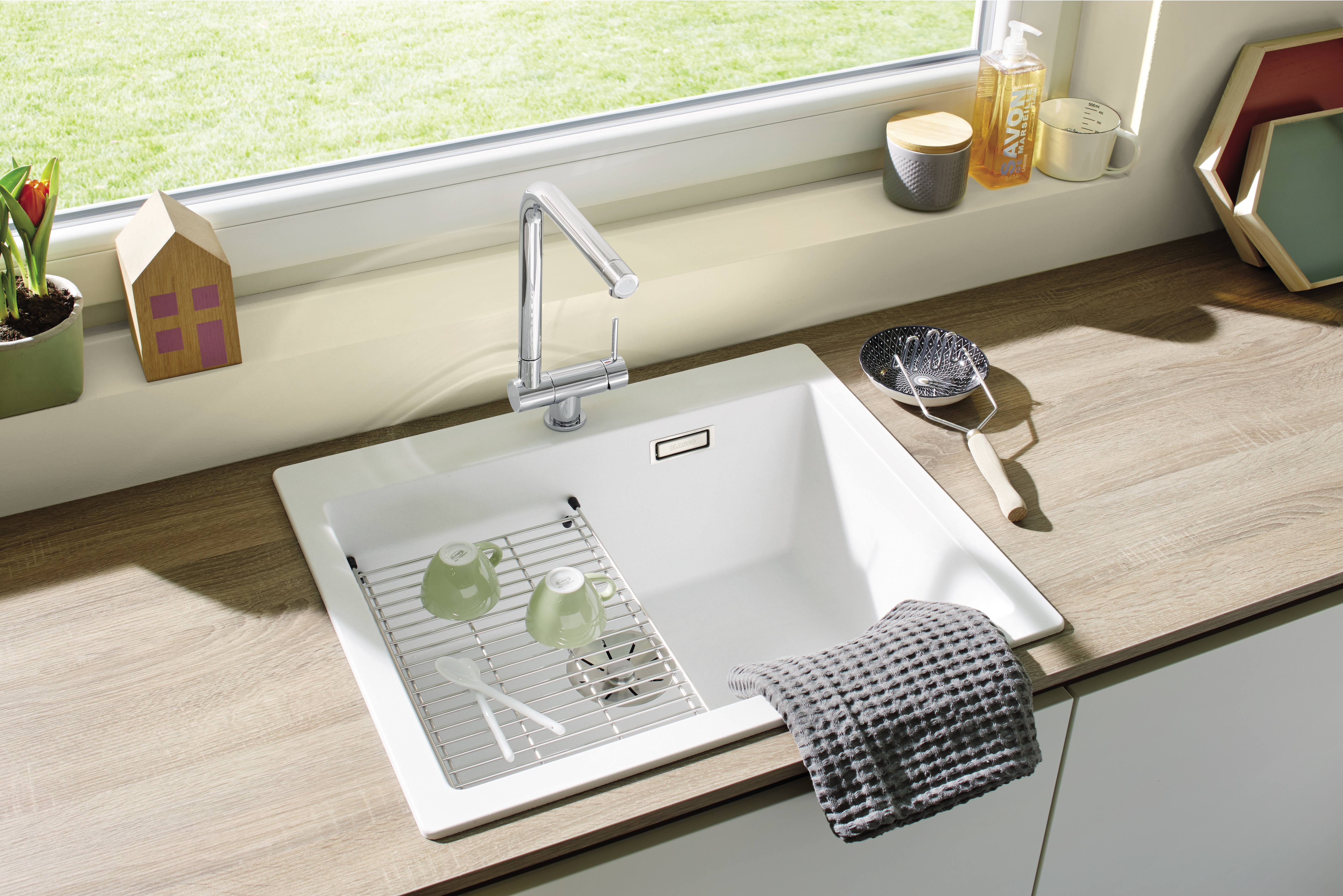 Mixer taps made of chrome or stainless steel make the best window-facing fittings.