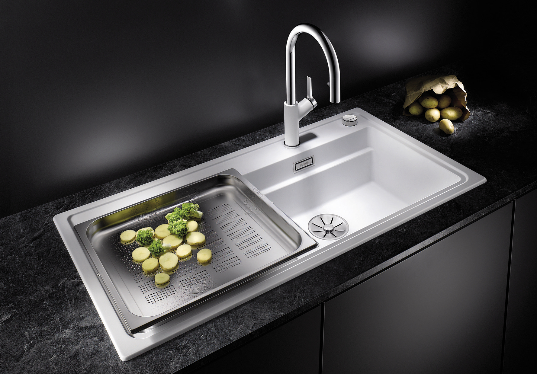 All in one: the BLANCO ZENOR offers space for all your kitchen tasks.