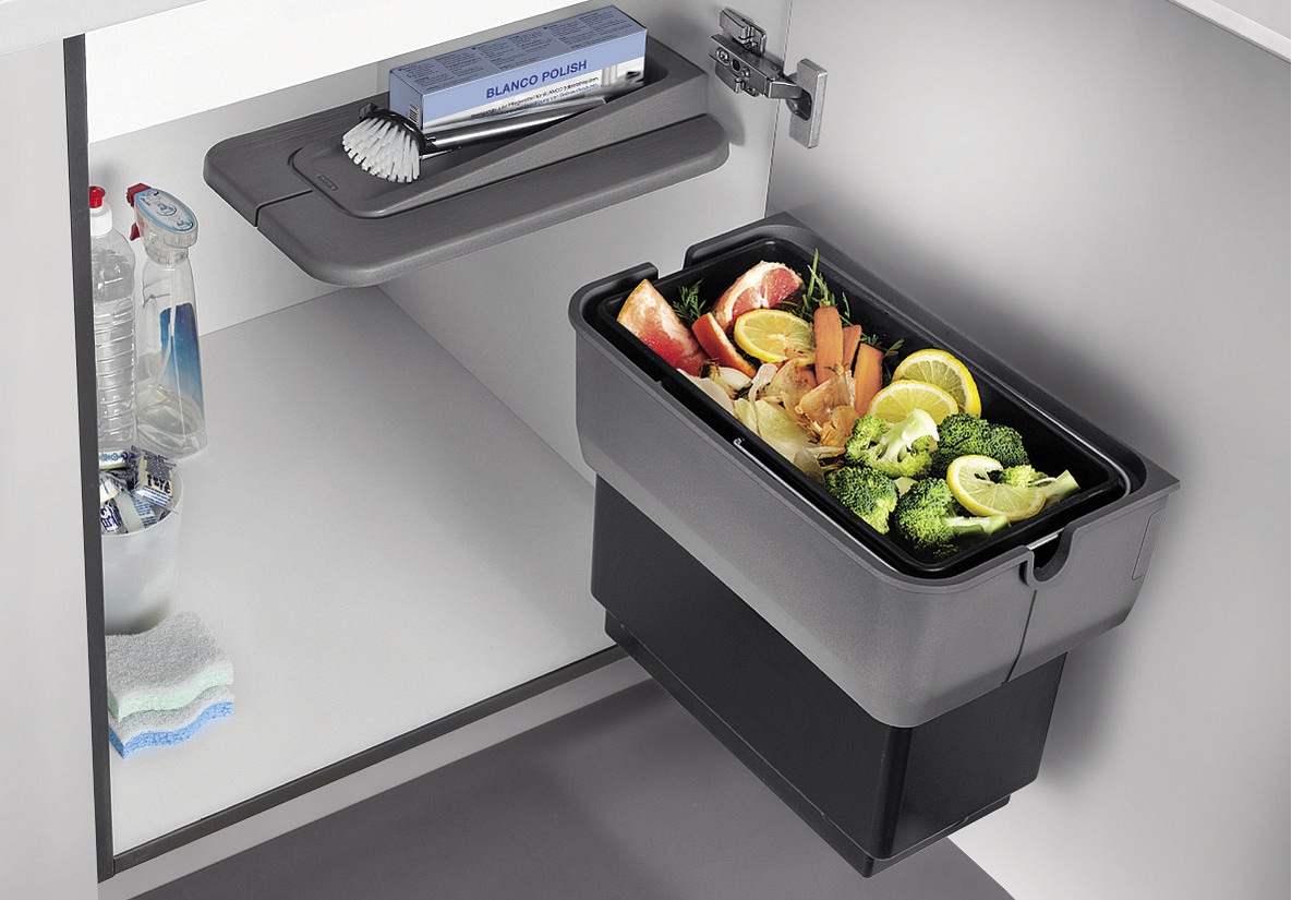The BLANCO SINGOLO waste system saves space and provides room for kitchen utensils.